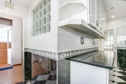 Apartamento T2 para Arrendamento em Carnide