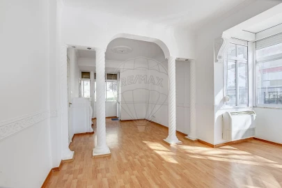 Apartamento T2 para Arrendamento em Carnide