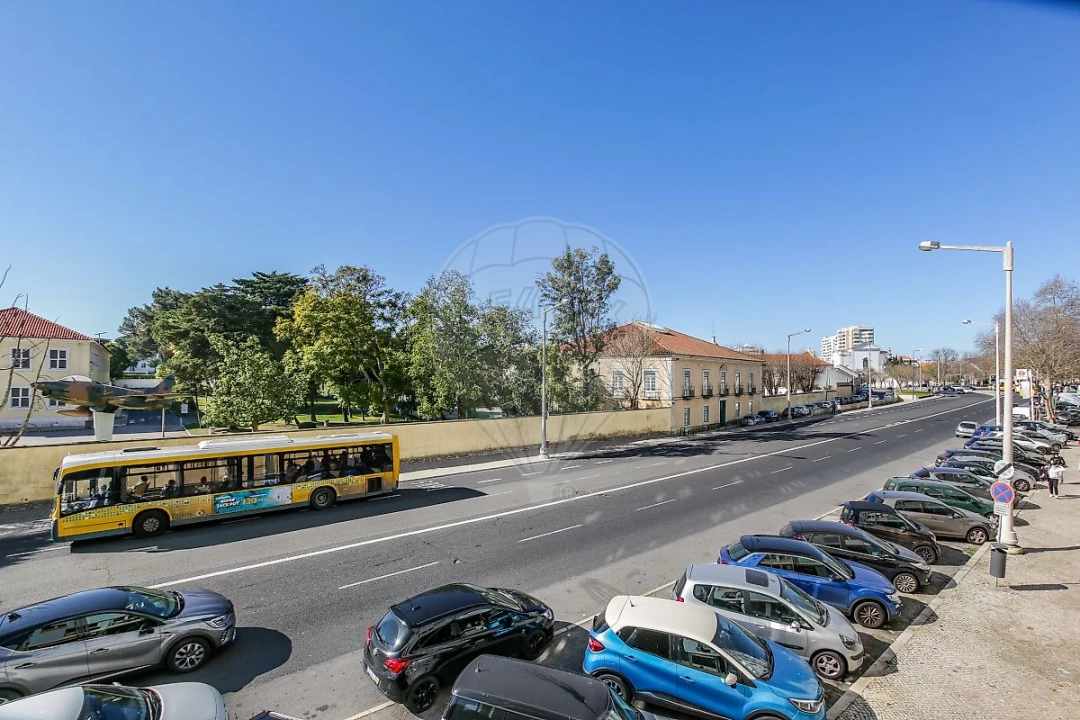 Apartamento T2 para Arrendamento em Carnide Foto 9