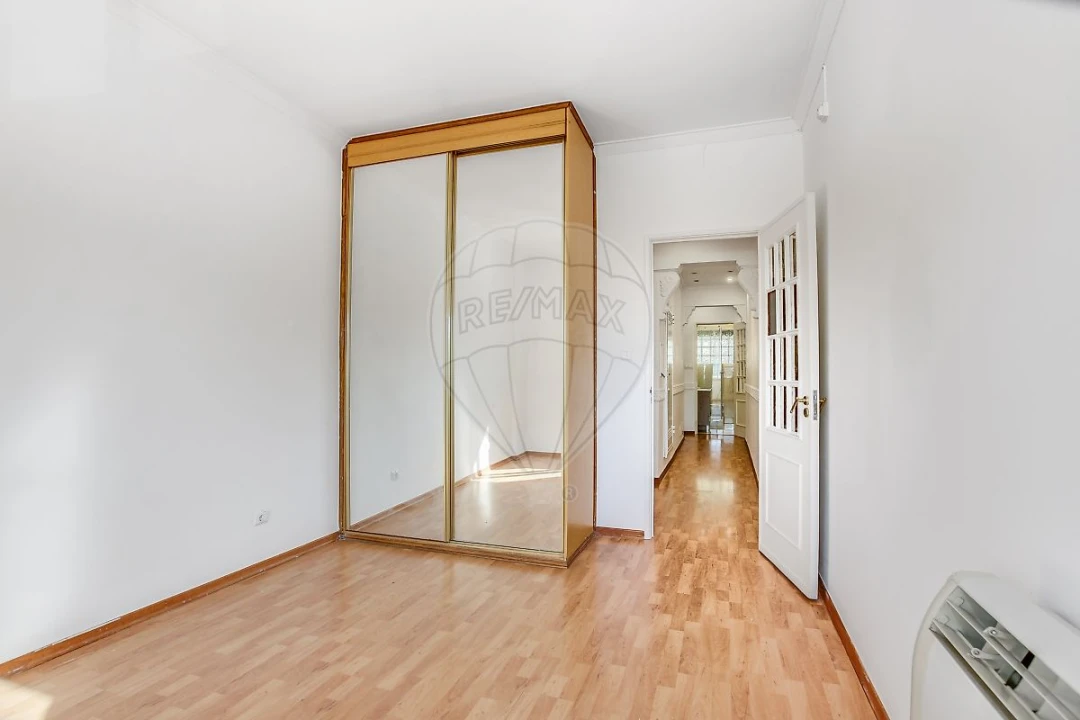 Apartamento T2 para Arrendamento em Carnide Foto 4