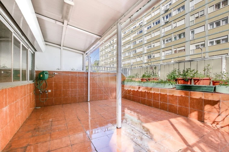 Apartamento T2 para Arrendamento em Carnide Foto 17