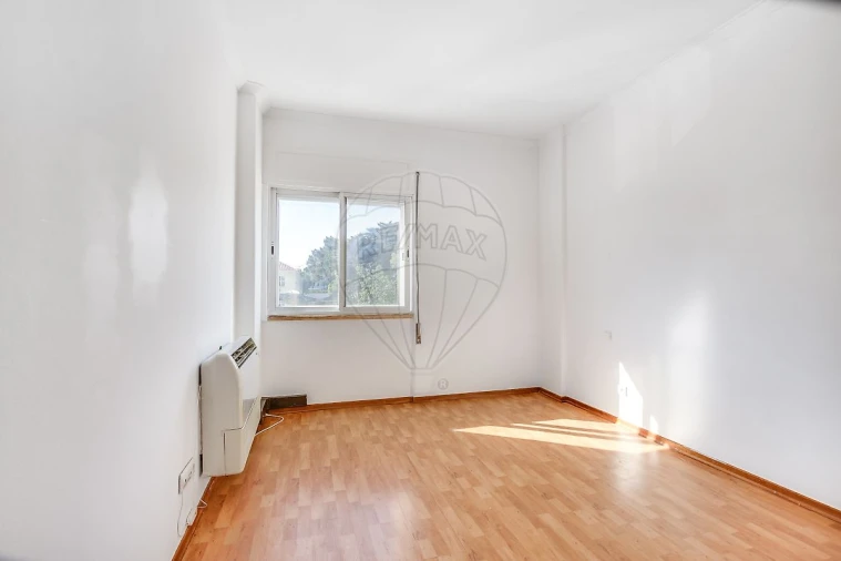 Apartamento T2 para Arrendamento em Carnide Foto 5