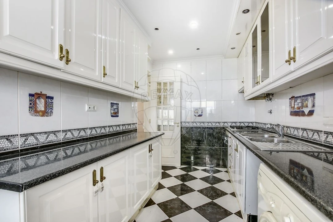 Apartamento T2 para Arrendamento em Carnide Foto 22