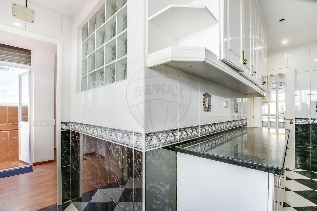 Apartamento T2 para Arrendamento em Carnide Foto 21