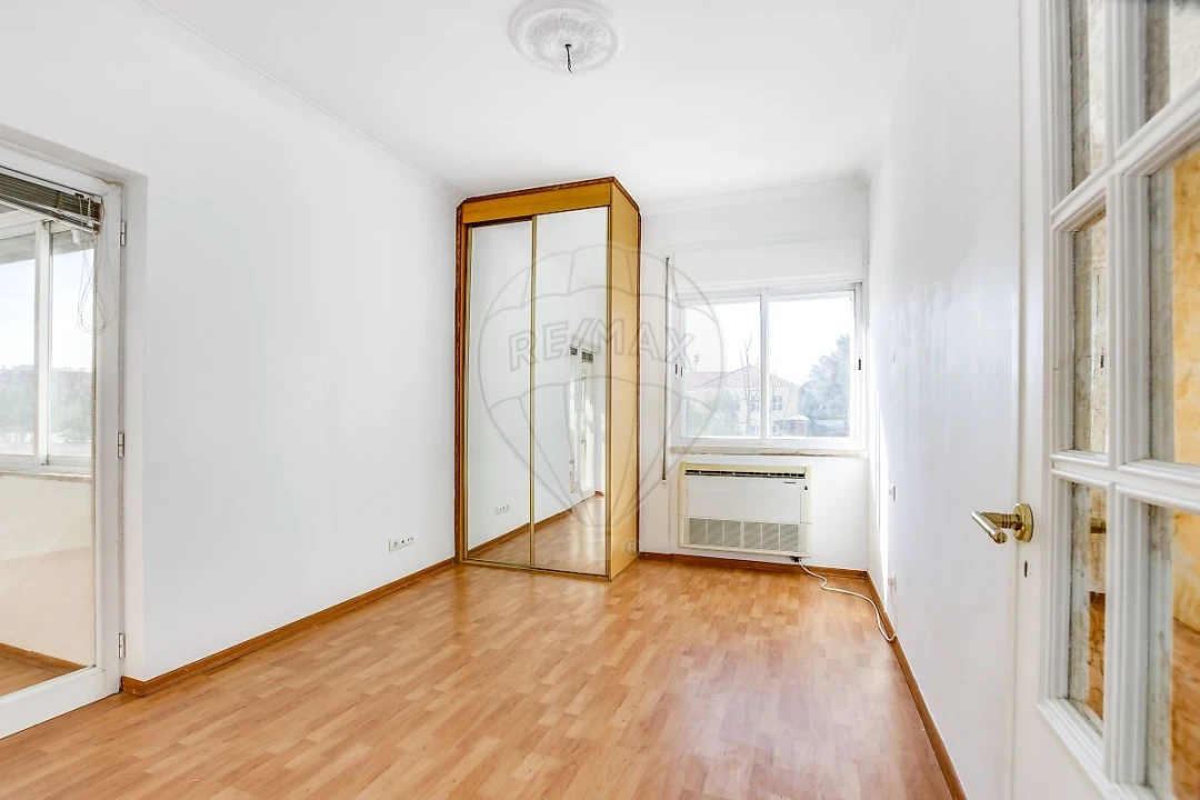 Apartamento T2 para Arrendamento em Carnide Foto 6