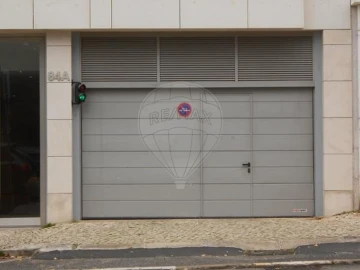 Garagem para Arrendamento em Campo de Ourique