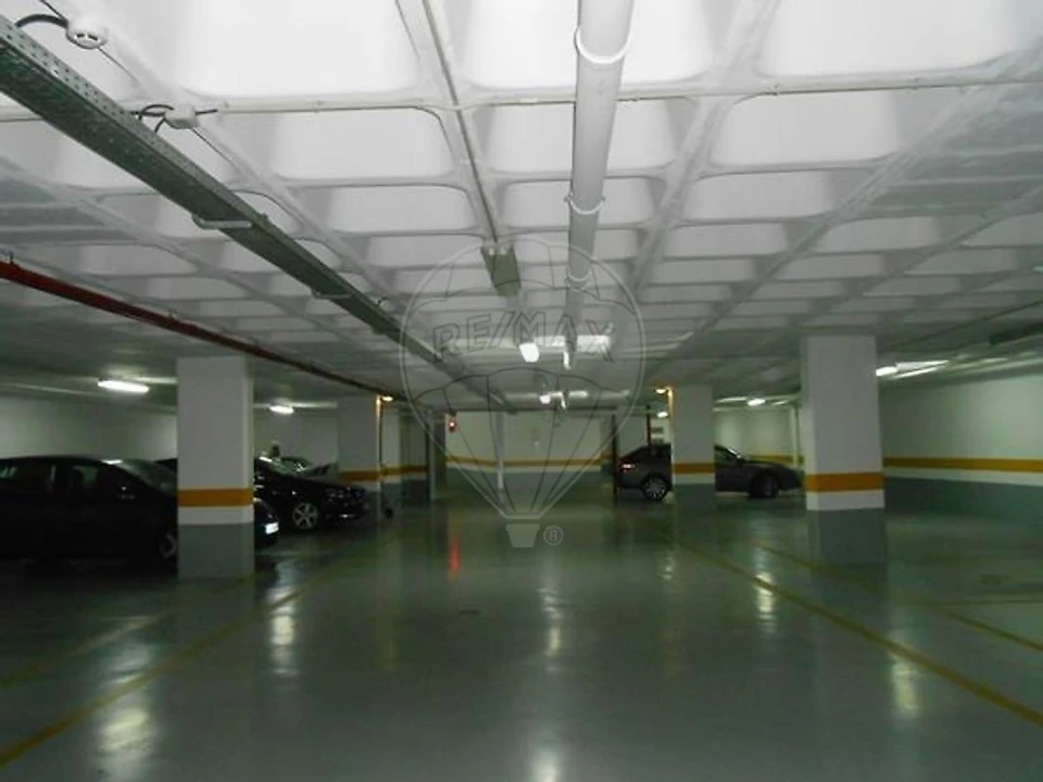 Garagem para Arrendamento em Campo de Ourique Foto 5