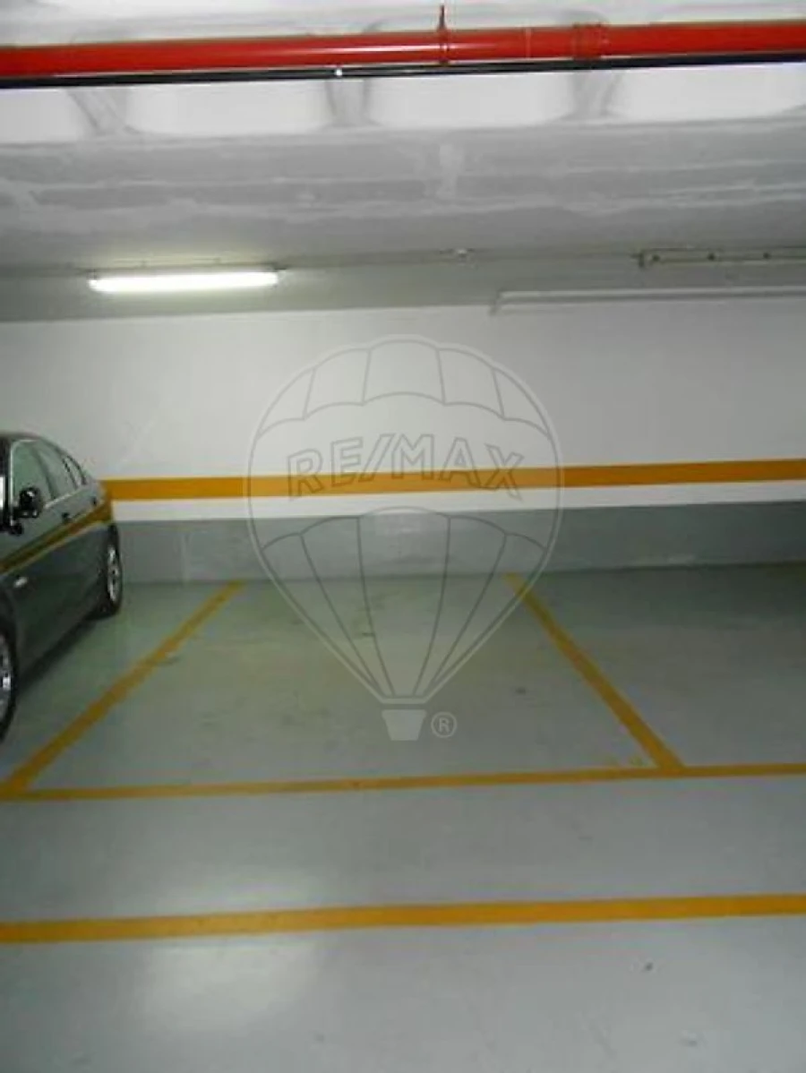 Garagem para Arrendamento em Campo de Ourique Foto 3