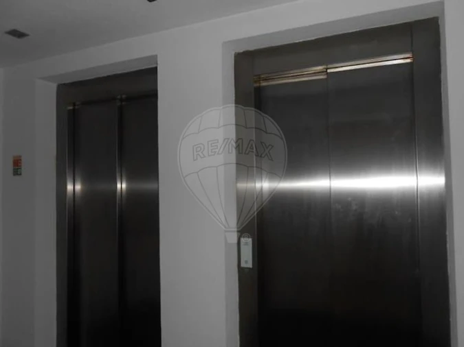 Garagem para Arrendamento em Campo de Ourique Foto 6