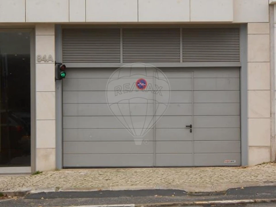 Garagem para Arrendamento em Campo de Ourique Foto 1