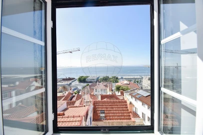 Apartamento T2 para Arrendamento em Santa Maria Maior