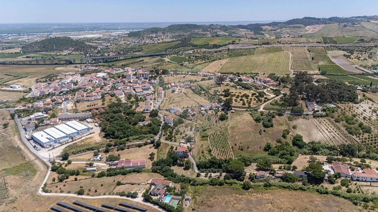Terreno para Venda em Carregado e Cadafais Foto 1
