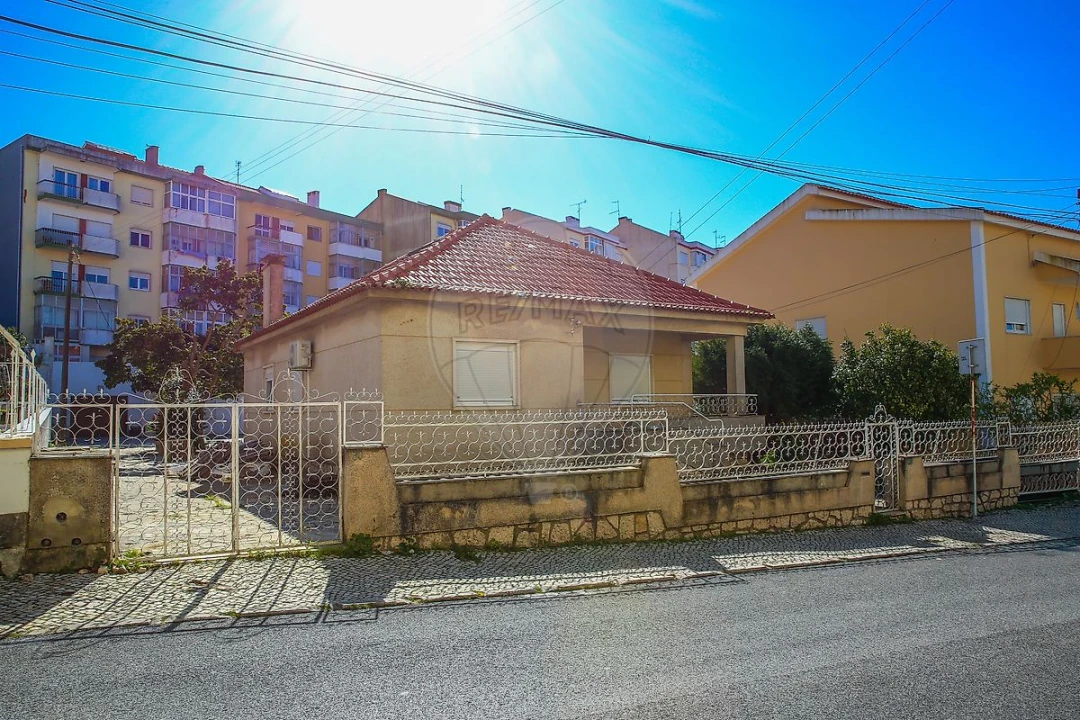 Moradia T5 para Venda em Santa Maria e São Miguel, São Martinho, São Pedro Penaferrim Foto 3