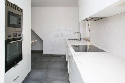 Moradia T5 para Venda em Santa Maria e São Miguel, São Martinho, São Pedro Penaferrim