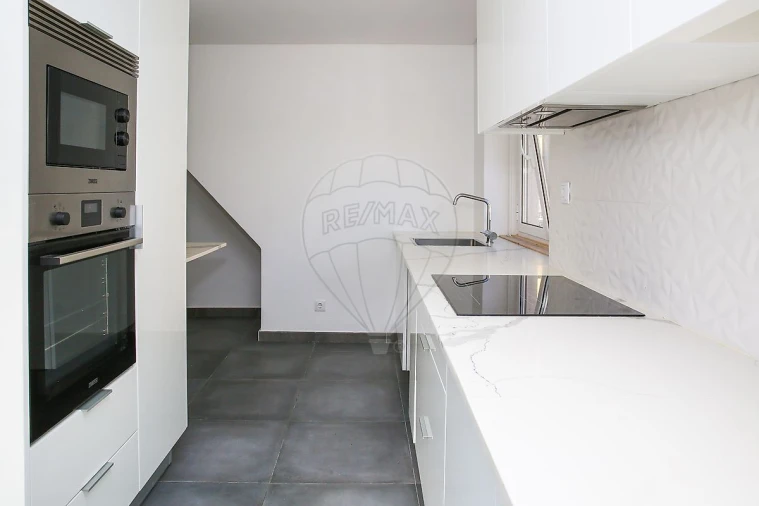 Moradia T5 para Venda em Santa Maria e São Miguel, São Martinho, São Pedro Penaferrim Foto 22