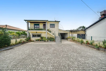 Moradia T4 para Venda em Aguada de Cima
