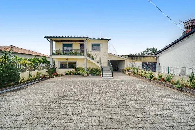 Moradia T4 para Venda em Aguada de Cima Foto 19