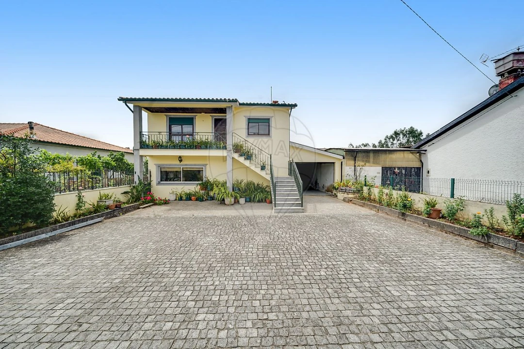 Moradia T4 para Venda em Aguada de Cima Foto 19