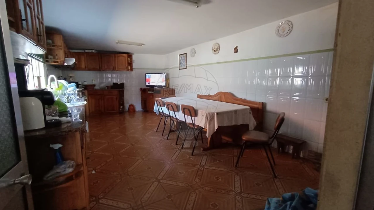 Moradia T4 para Venda em Aguada de Cima Foto 6