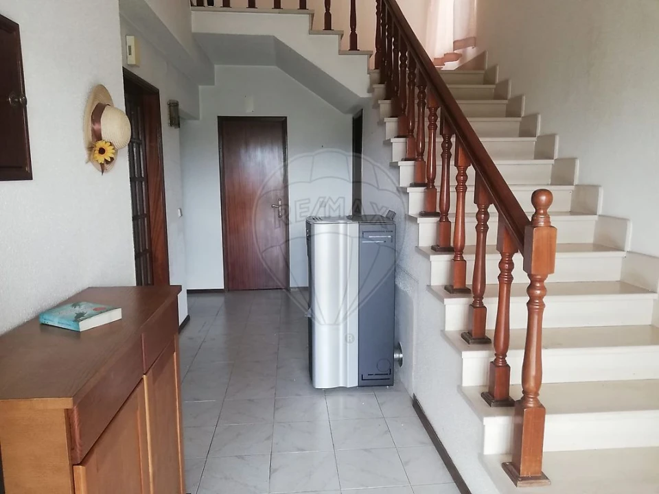 Moradia T4 para Arrendamento em Benedita Foto 8