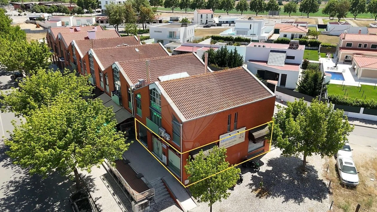 Loja para Venda em Almeirim Foto 1