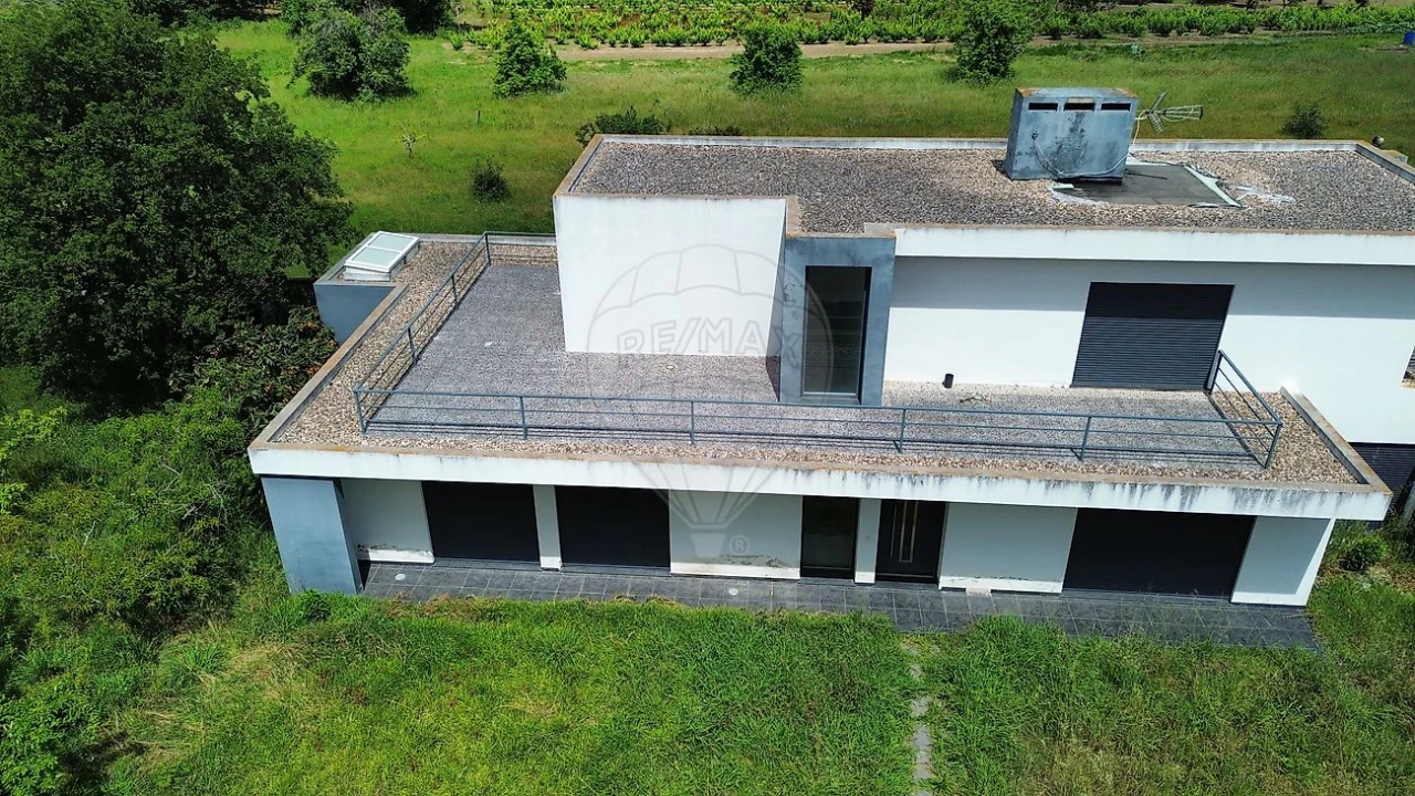 Moradia T4 para Venda em Granja do Ulmeiro Foto 1