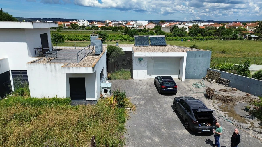 Moradia T4 para Venda em Granja do Ulmeiro Foto 3