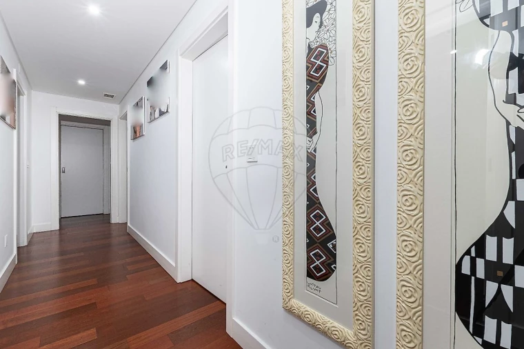 Apartamento T4 para Venda em São Domingos de Benfica Foto 7