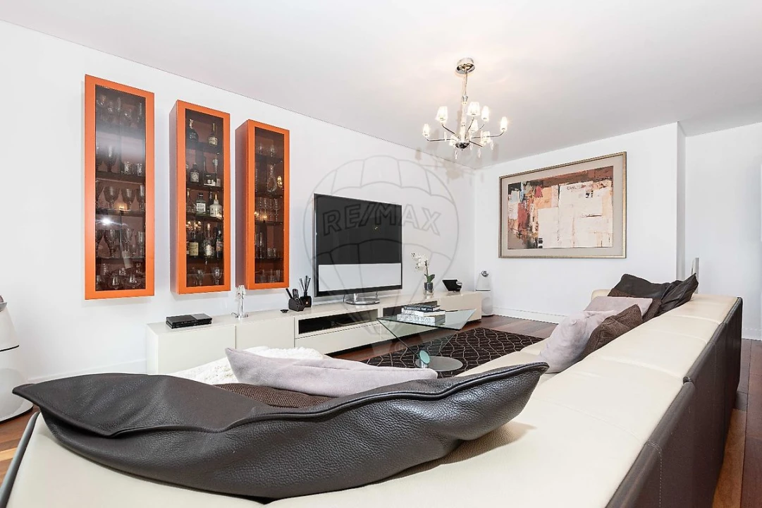 Apartamento T4 para Venda em São Domingos de Benfica Foto 3