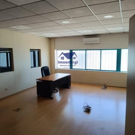 Armazém para Arrendamento em Moreira