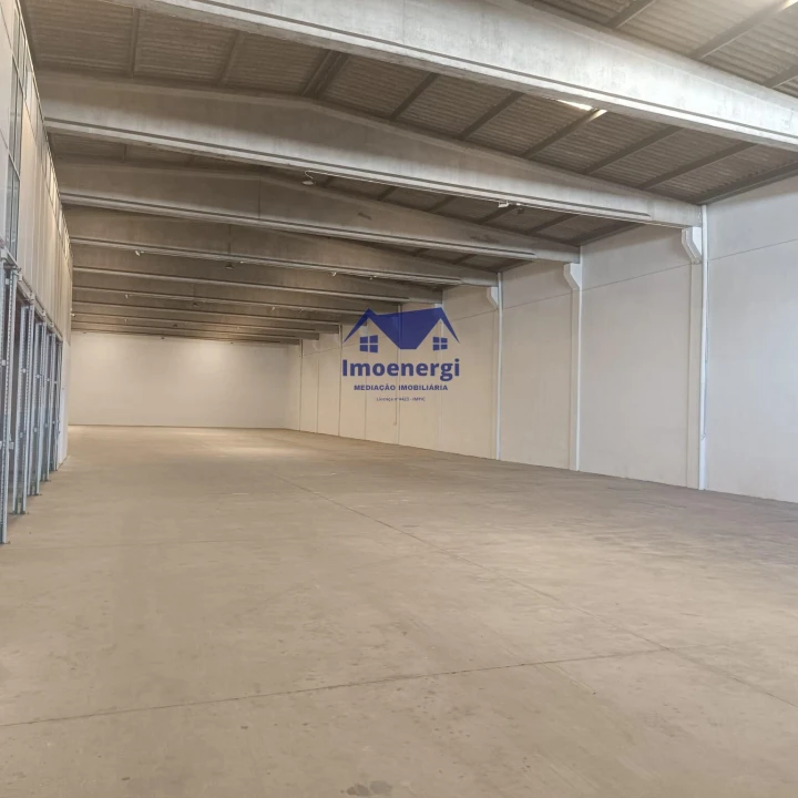 Armazém para Arrendamento em Moreira Foto 3