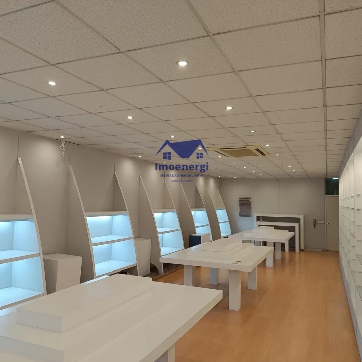 Armazém para Arrendamento em Moreira Foto 11