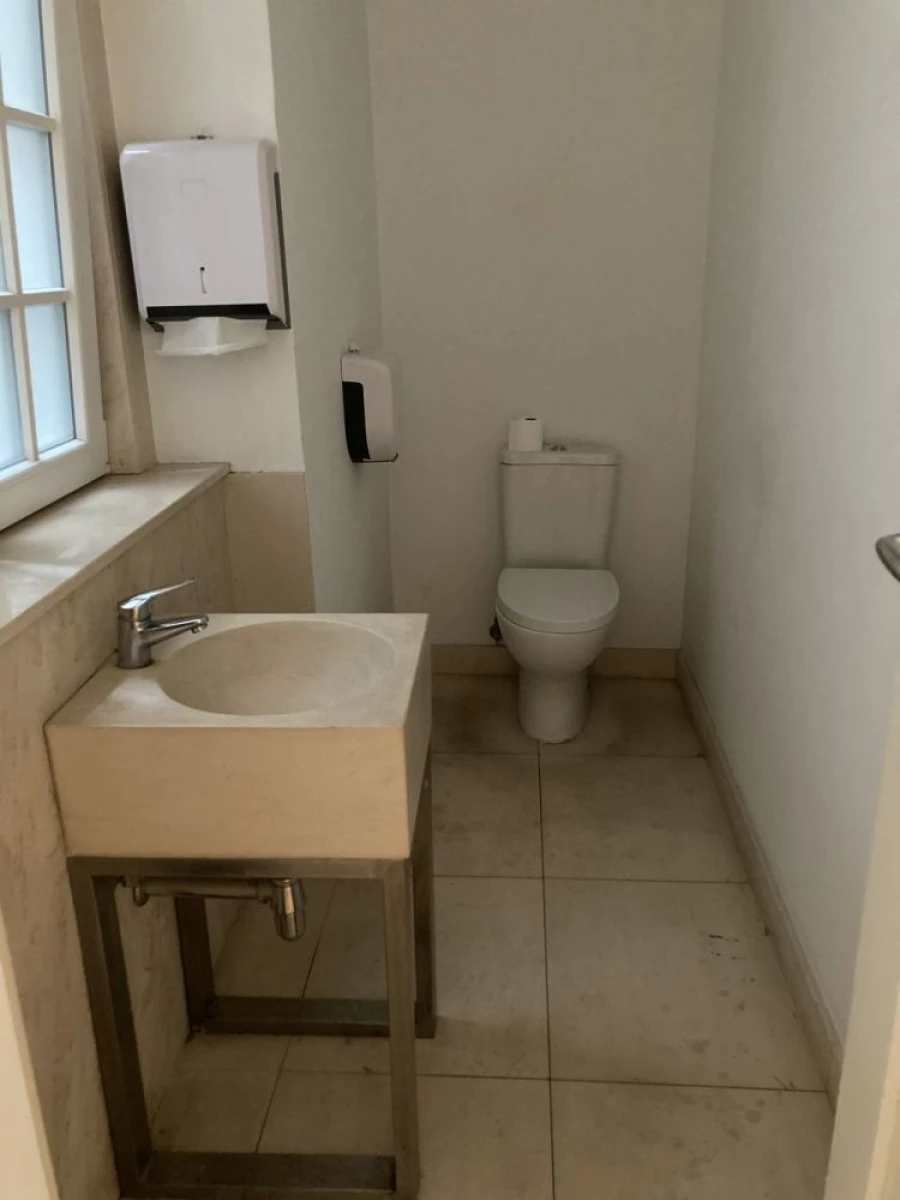 Escritório para Arrendamento em Santa Maria Maior Foto 12