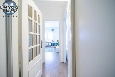 Apartamento T3 para Venda em Carnaxide e Queijas
