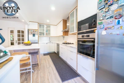 Apartamento T3 para Venda em Carnaxide e Queijas