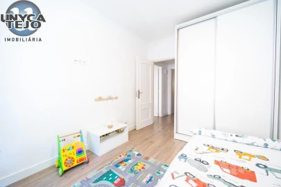 Apartamento T3 para Venda em Carnaxide e Queijas