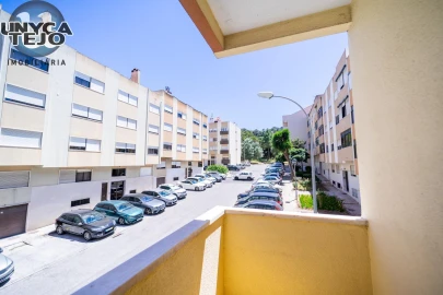 Apartamento T3 para Venda em Carnaxide e Queijas