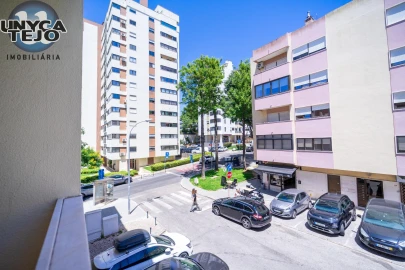 Apartamento T3 para Venda em Carnaxide e Queijas