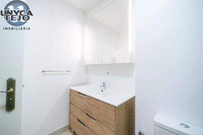 Apartamento T3 para Venda em Carnaxide e Queijas