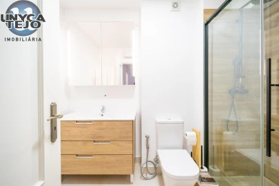 Apartamento T3 para Venda em Carnaxide e Queijas