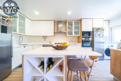 Apartamento T3 para Venda em Carnaxide e Queijas