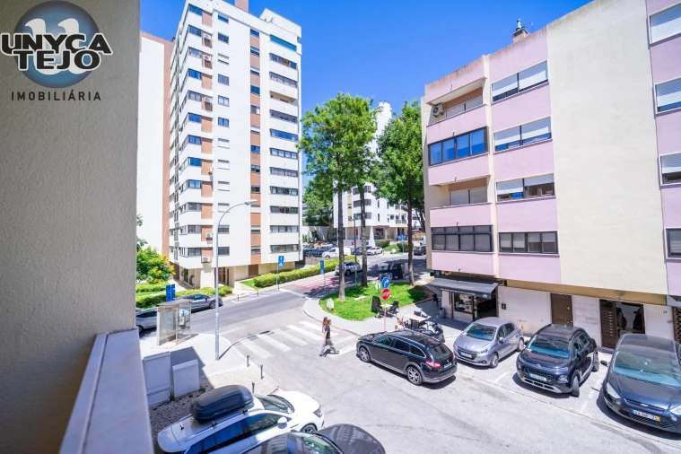 Apartamento T3 para Venda em Carnaxide e Queijas Foto 25