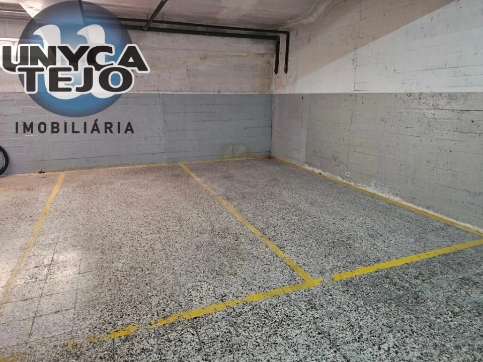 Garagem para Venda em Costa da Caparica Foto 1