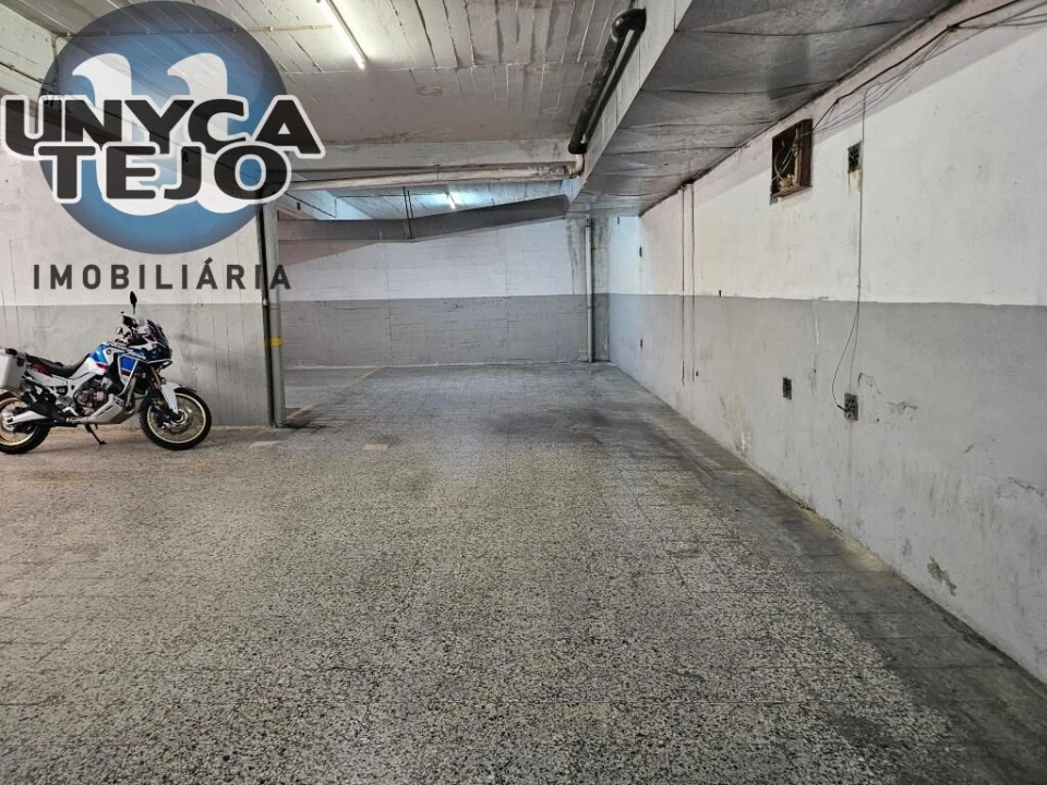 Garagem para Venda em Costa da Caparica Foto 3
