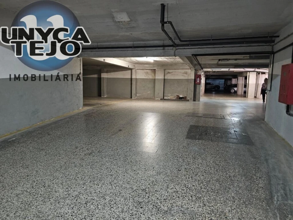 Garagem para Venda em Costa da Caparica Foto 4