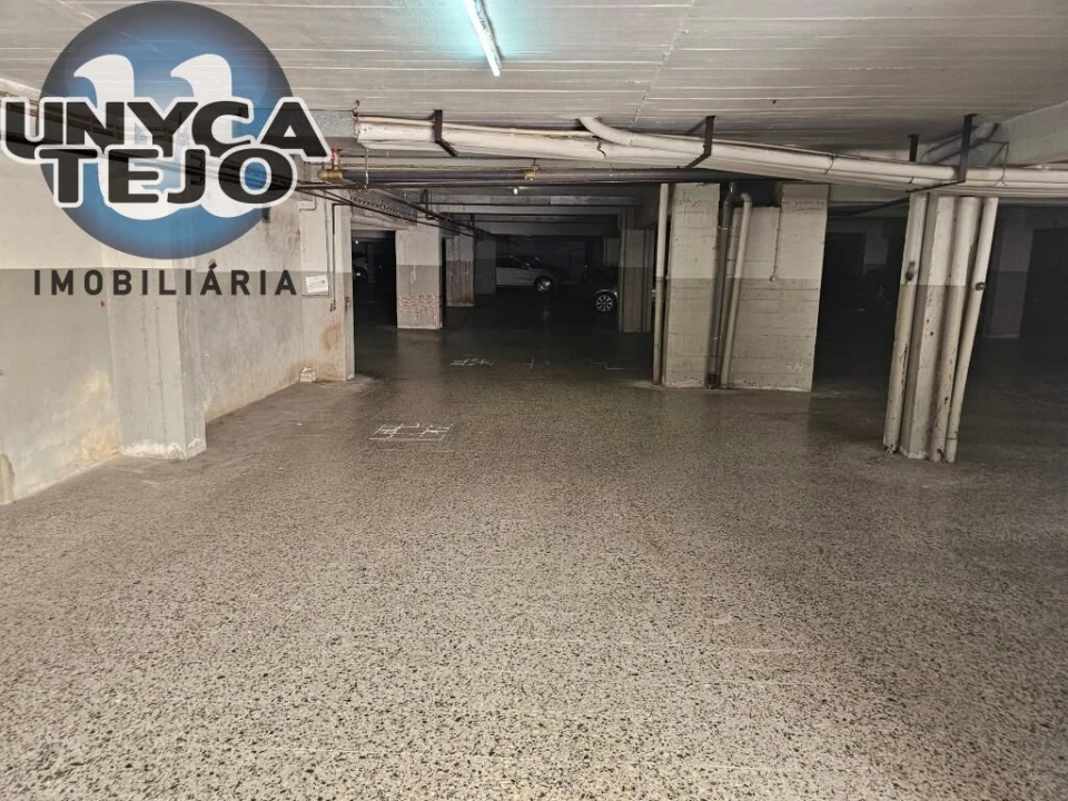Garagem para Venda em Costa da Caparica Foto 6