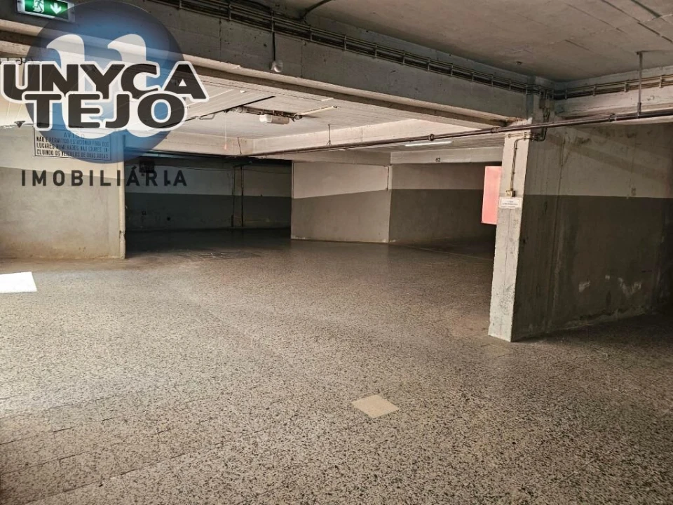 Garagem para Venda em Costa da Caparica Foto 7