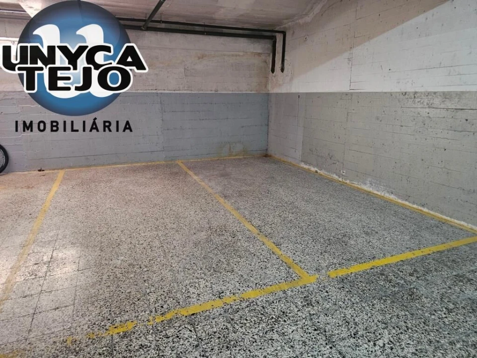 Garagem para Venda em Costa da Caparica Foto 1