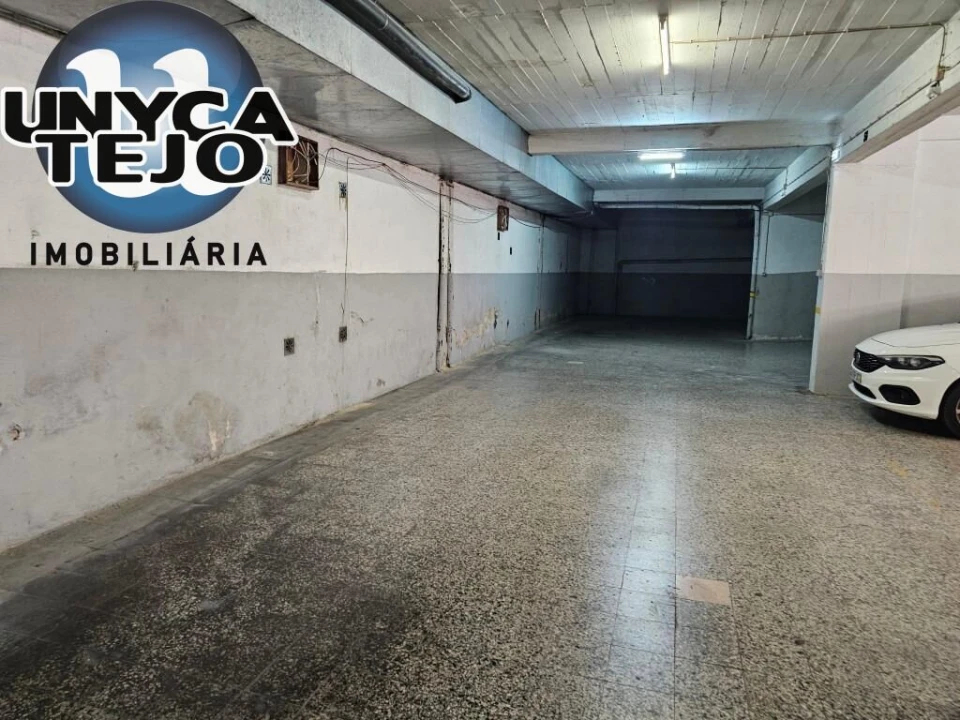 Garagem para Venda em Costa da Caparica Foto 2