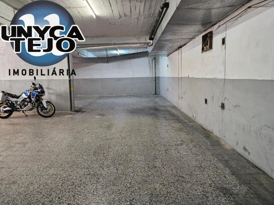 Garagem para Venda em Costa da Caparica Foto 3